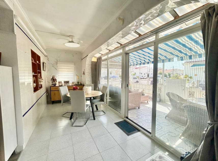3 makuuhuone Omakotitalo myytävänä paikassa San Luis - 165 000 € (Ref: 10062949)