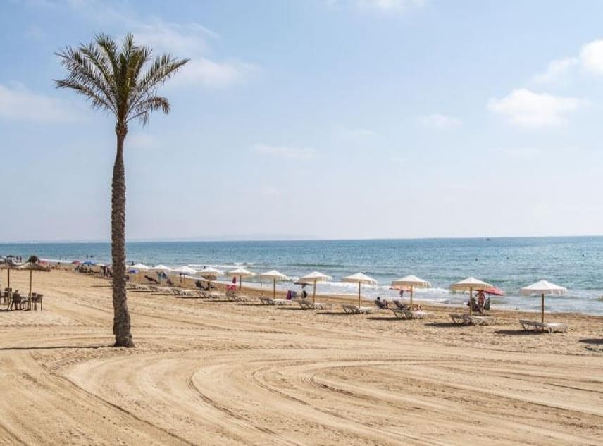 Apartamento de 3 habitaciones en Guardamar del Segura en venta con piscina garaje - 399.500 € (Ref: 10062952)