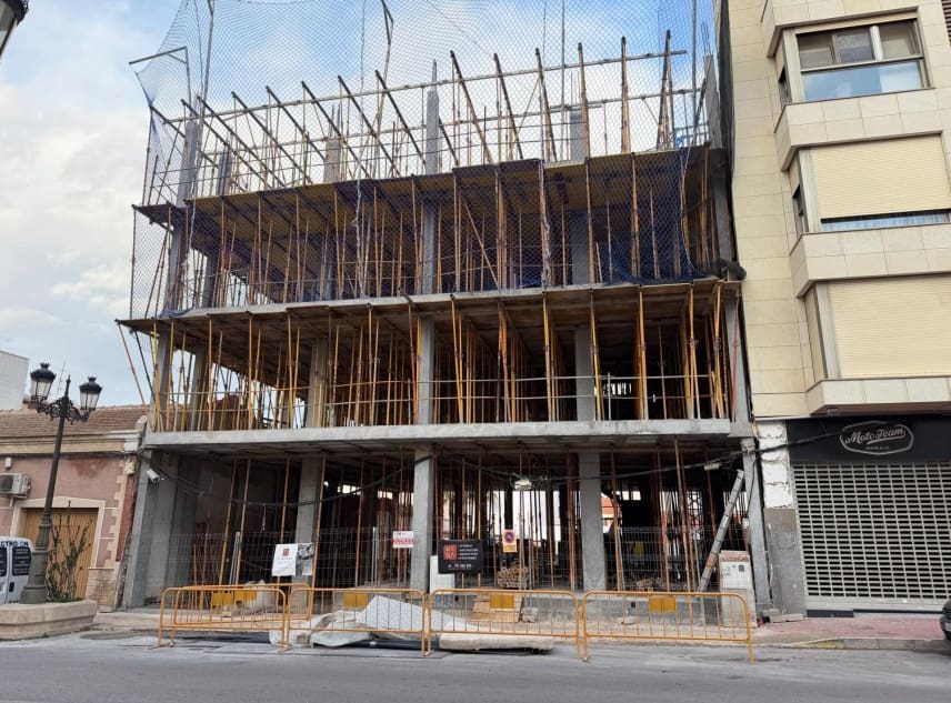 Apartamento de 3 habitaciones en Guardamar del Segura en venta con piscina garaje - 399.500 € (Ref: 10062952)