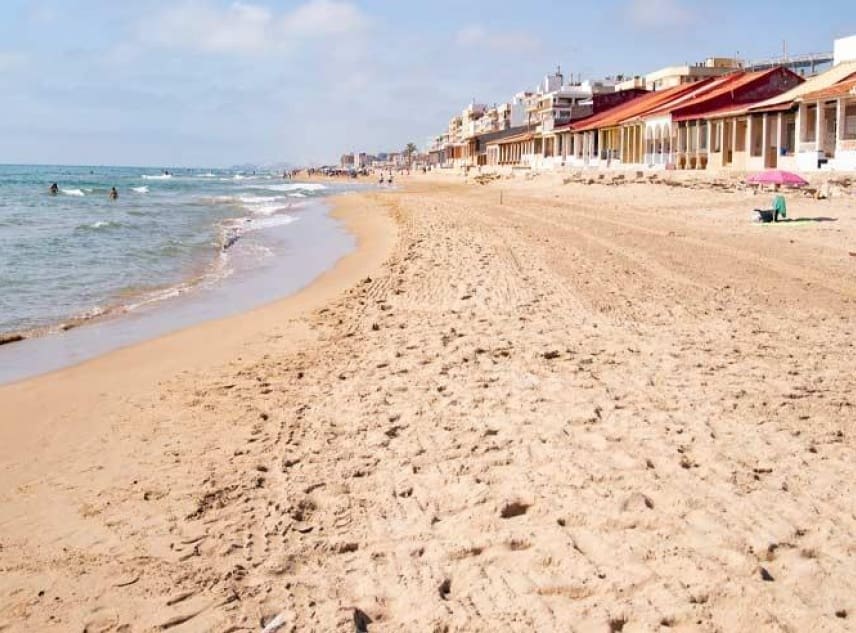 Apartamento de 3 habitaciones en Guardamar del Segura en venta con piscina garaje - 399.500 € (Ref: 10062952)