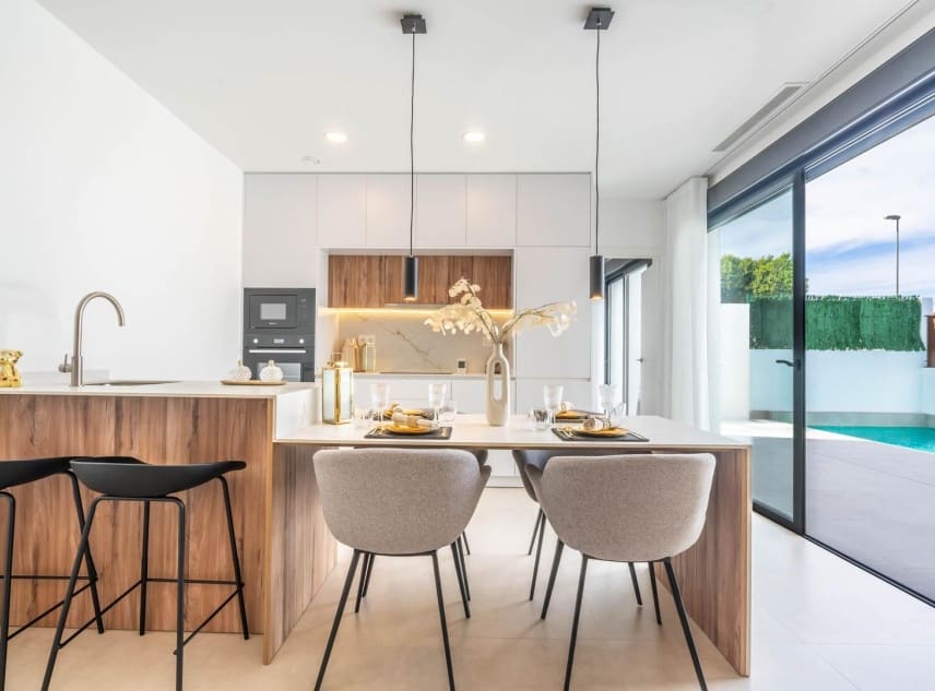 3 slaapkamer Villa te koop in Roldan met zwembad garage - € 339.950 (Ref: 10072966)