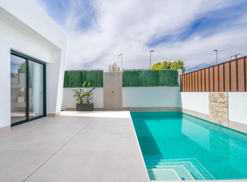 3 slaapkamer Villa te koop in Roldan met zwembad garage - € 339.950 (Ref: 10072966)