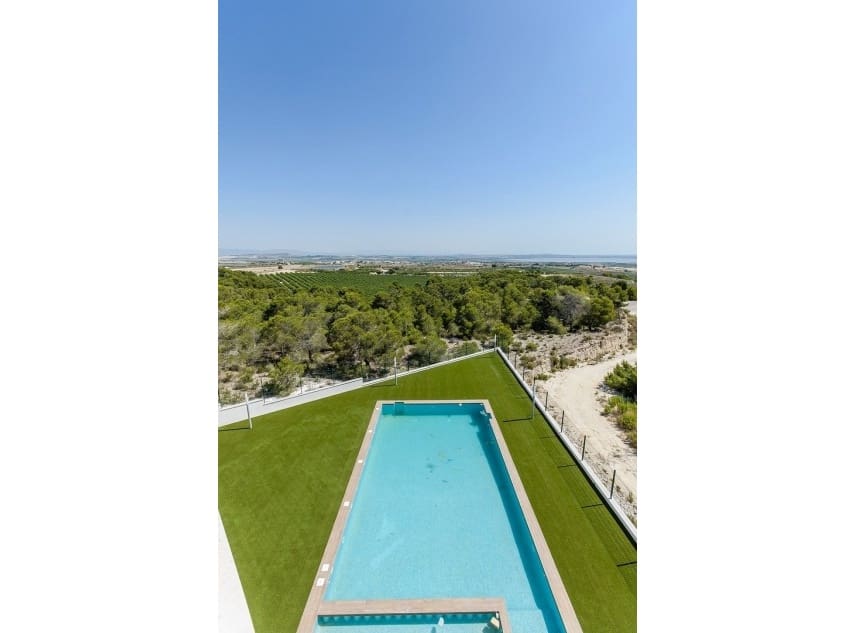 3 quarto Bungalow para venda em San Miguel de Salinas com piscina garagem - 425 000 € (Ref: 10076772)