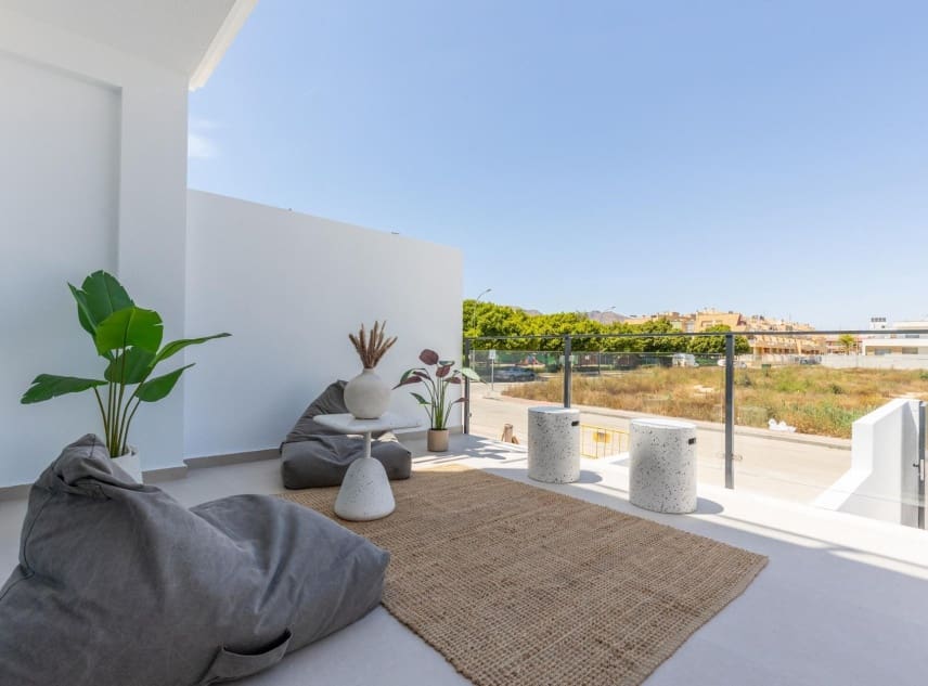 Chalet de 3 habitaciones en Rafal en venta con piscina garaje - 295.000 € (Ref: 10076773)