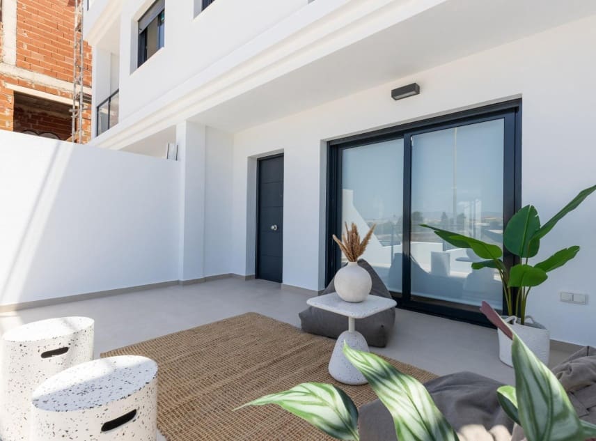 Chalet de 3 habitaciones en Rafal en venta con piscina garaje - 295.000 € (Ref: 10076773)