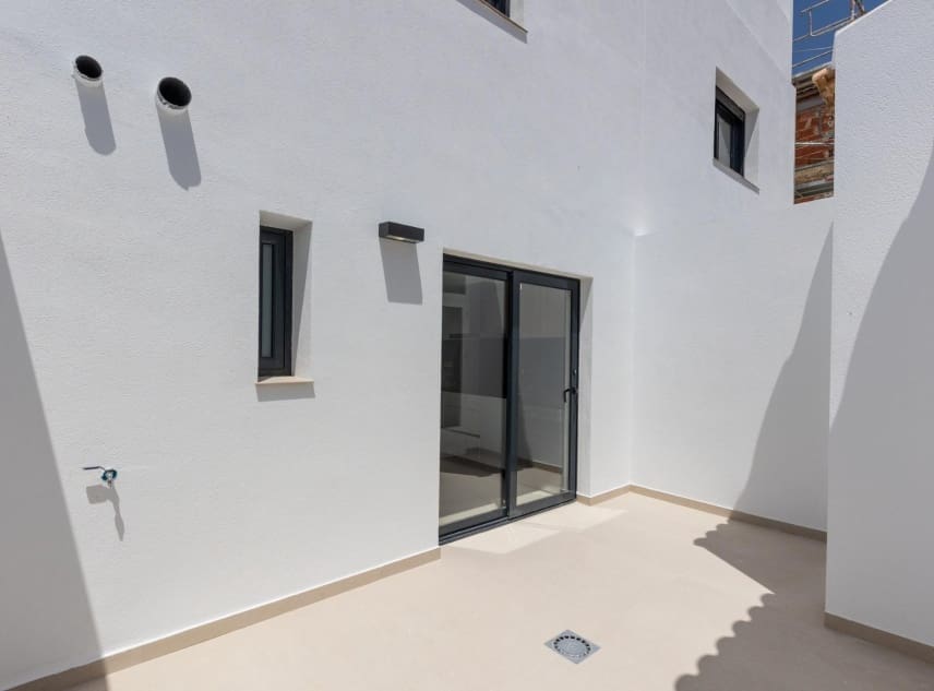 Chalet de 3 habitaciones en Rafal en venta con piscina garaje - 295.000 € (Ref: 10076773)
