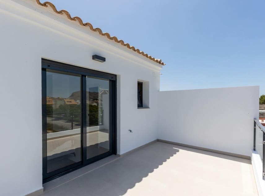 Chalet de 3 habitaciones en Rafal en venta con piscina garaje - 295.000 € (Ref: 10076773)