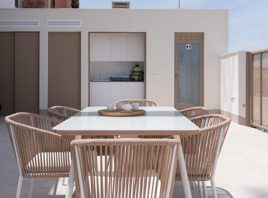 3 makuuhuone Huvila myytävänä paikassa Los Alcazares mukana uima-altaan 
autotalli - 645 000 € (Ref: 10080026)