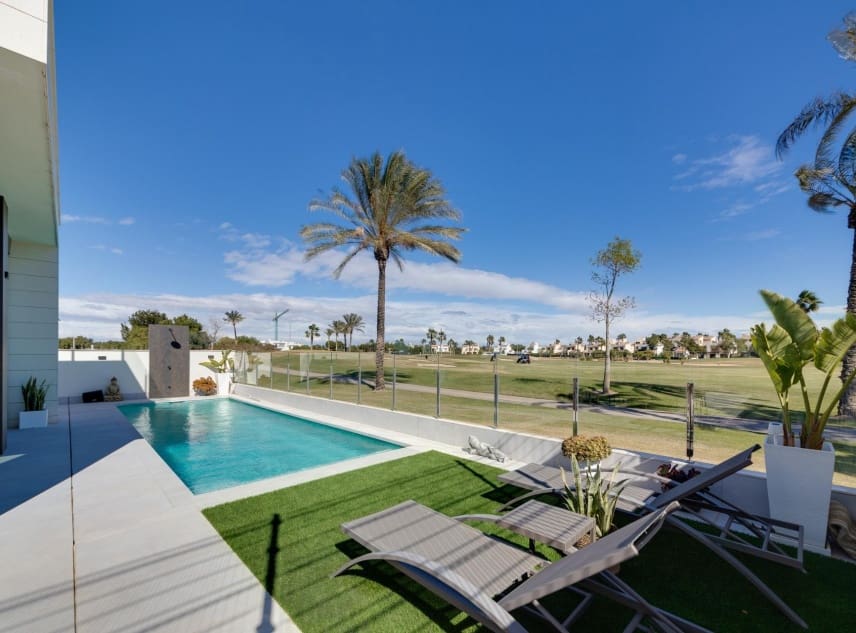 3 slaapkamer Villa te koop in Pinar de Campoverde met zwembad garage - € 586.000 (Ref: 10116061)