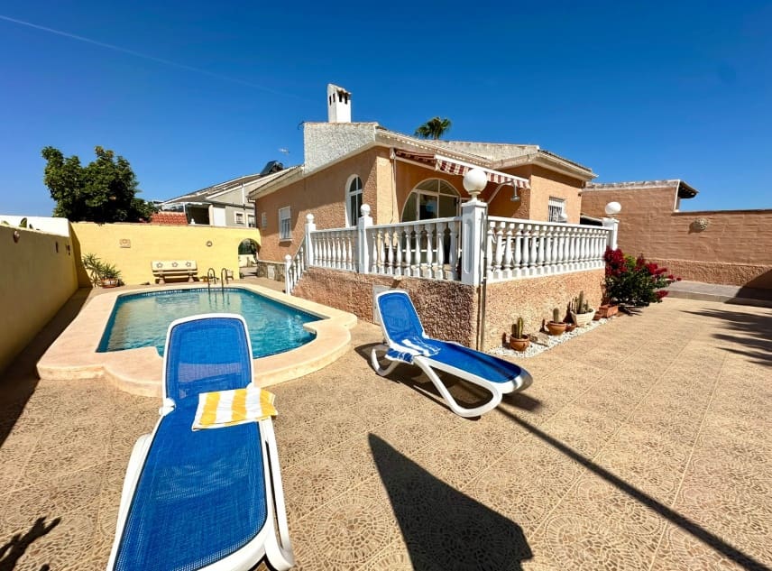 2 slaapkamer Villa te koop in San Luis met zwembad garage - € 283.500 (Ref: 10124717)