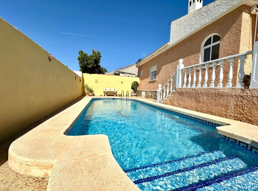 2 slaapkamer Villa te koop in San Luis met zwembad garage - € 283.500 (Ref: 10124717)