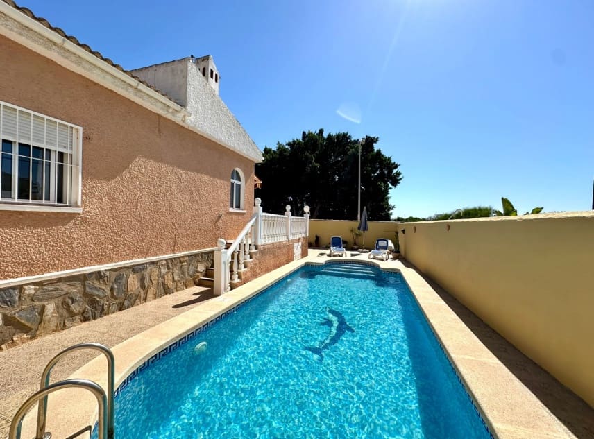 2 slaapkamer Villa te koop in San Luis met zwembad garage - € 283.500 (Ref: 10124717)