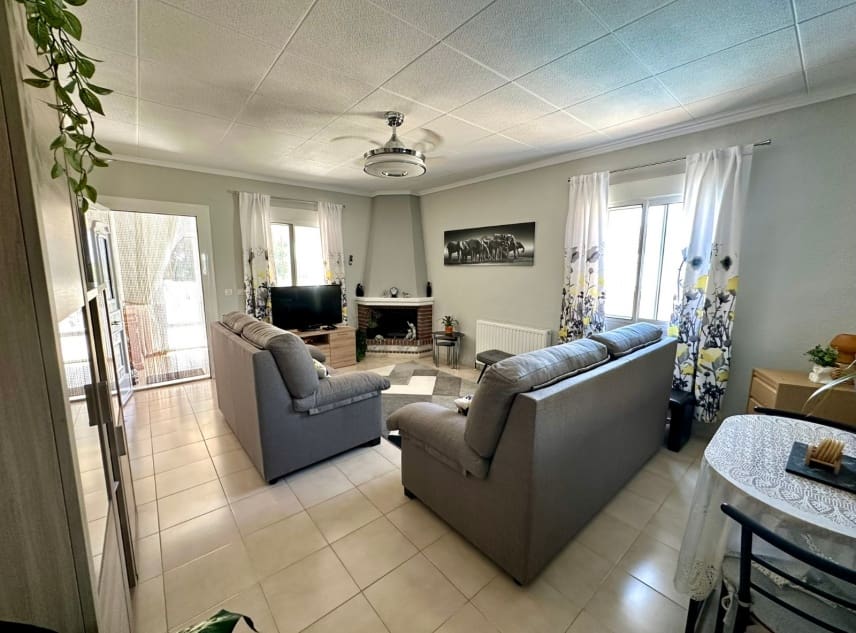 2 slaapkamer Villa te koop in San Luis met zwembad garage - € 283.500 (Ref: 10124717)