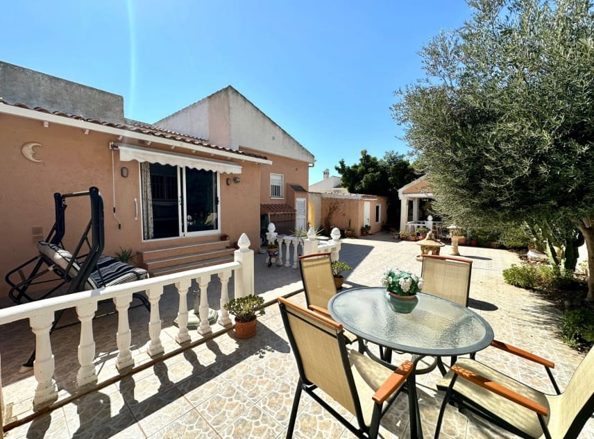2 slaapkamer Villa te koop in San Luis met zwembad garage - € 283.500 (Ref: 10124717)