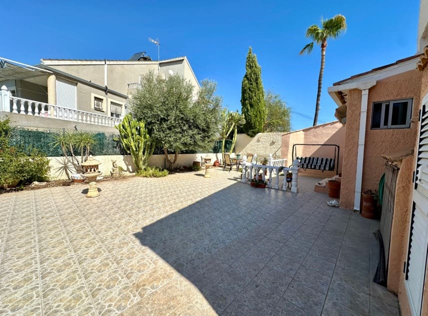 2 slaapkamer Villa te koop in San Luis met zwembad garage - € 283.500 (Ref: 10124717)