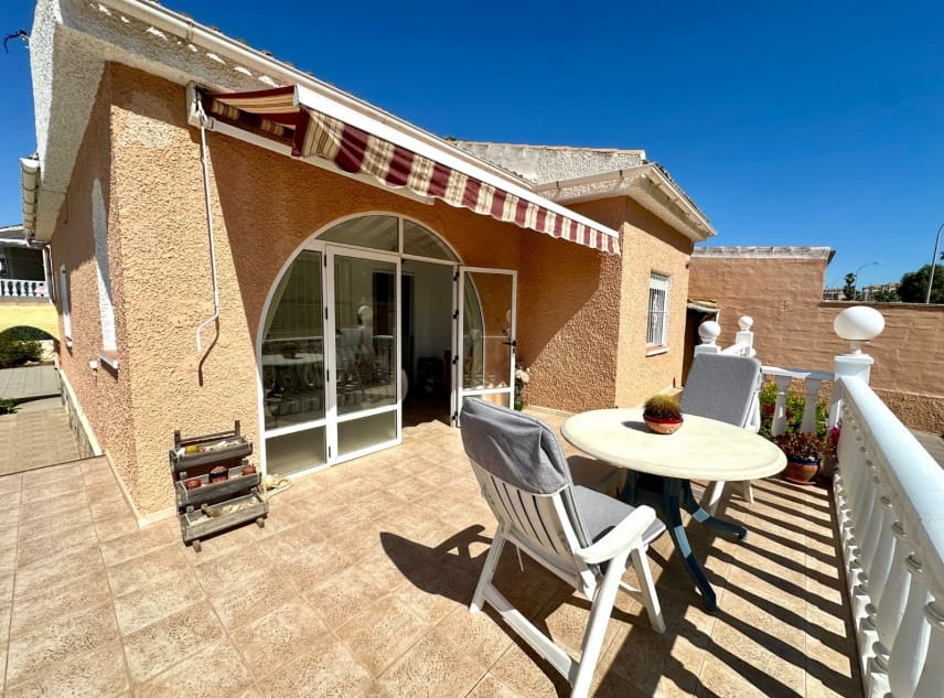 2 slaapkamer Villa te koop in San Luis met zwembad garage - € 283.500 (Ref: 10124717)