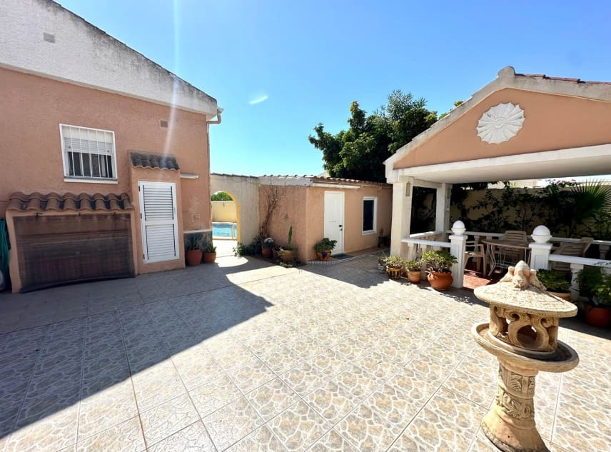 2 slaapkamer Villa te koop in San Luis met zwembad garage - € 283.500 (Ref: 10124717)
