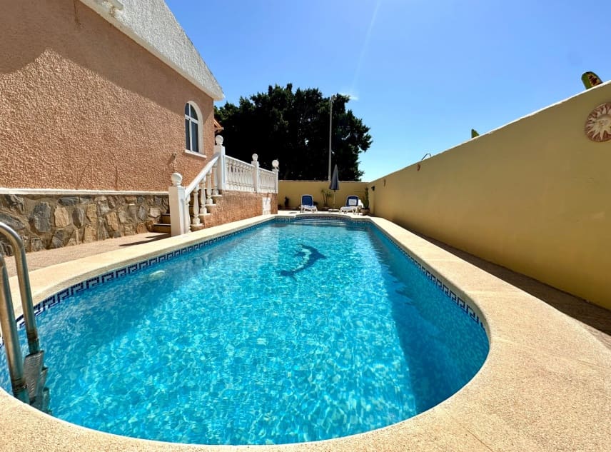 2 slaapkamer Villa te koop in San Luis met zwembad garage - € 283.500 (Ref: 10124717)