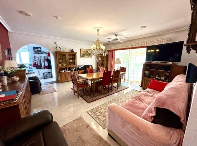 4 chambre Villa/Maison à vendre à El Chaparral, Torrevieja avec piscine garage - 550 000 € (Ref: 10138756)