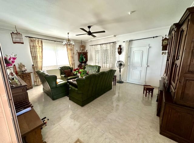4 chambre Villa/Maison à vendre à El Chaparral, Torrevieja avec piscine garage - 550 000 € (Ref: 10138756)