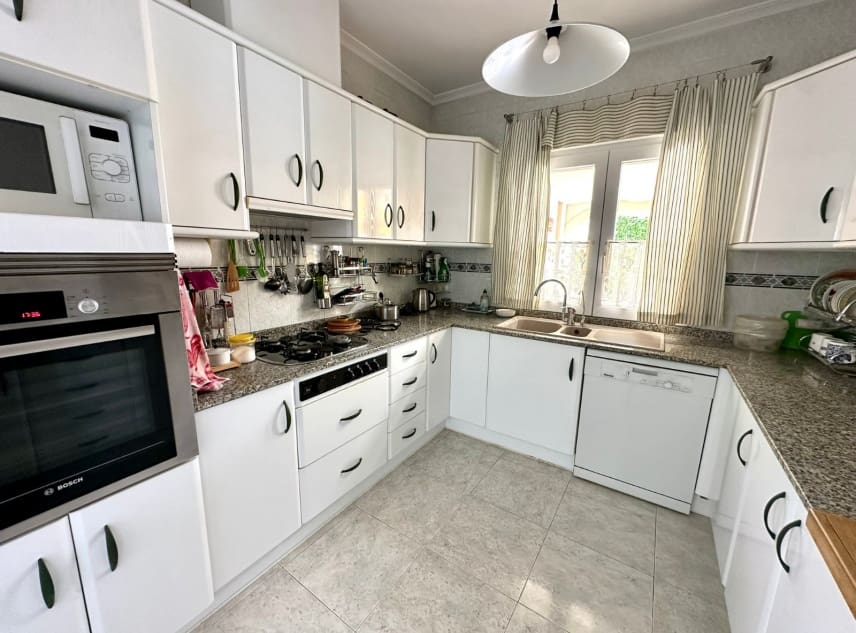 4 soveværelse Villa til salg i El Chaparral med swimmingpool garage - € 550.000 (Ref: 10138756)