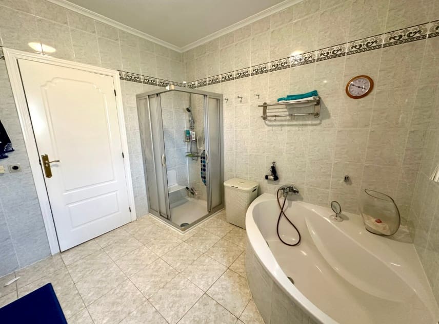 4 soveværelse Villa til salg i El Chaparral med swimmingpool garage - € 550.000 (Ref: 10138756)