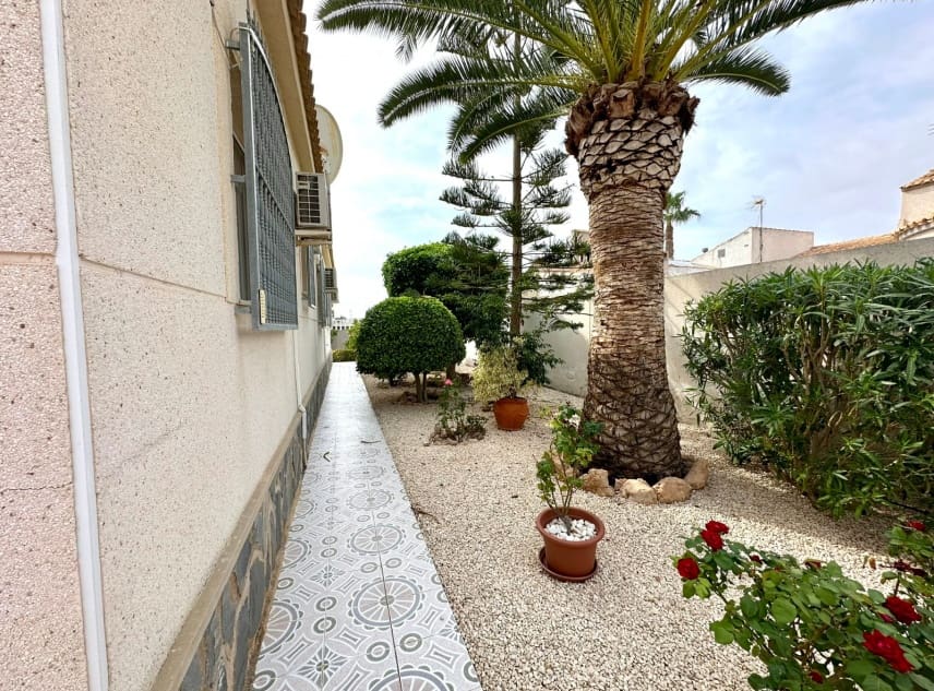 4 soveværelse Villa til salg i El Chaparral med swimmingpool garage - € 550.000 (Ref: 10138756)