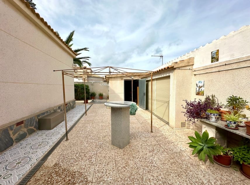 4 soveværelse Villa til salg i El Chaparral med swimmingpool garage - € 550.000 (Ref: 10138756)