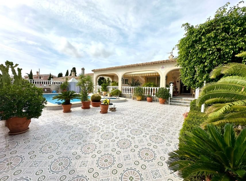 4 soveværelse Villa til salg i El Chaparral med swimmingpool garage - € 550.000 (Ref: 10138756)