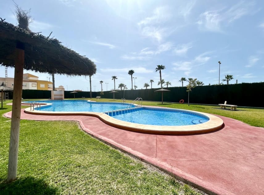 2 slaapkamer Bungalow te koop in Torrevieja met zwembad garage - € 139.950 (Ref: 10154289)