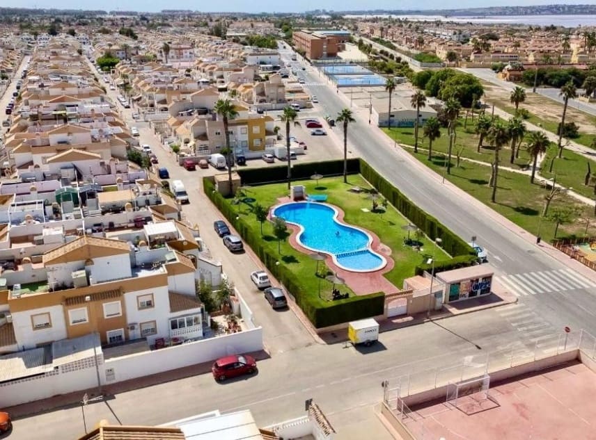 2 slaapkamer Bungalow te koop in Torrevieja met zwembad garage - € 139.950 (Ref: 10154289)