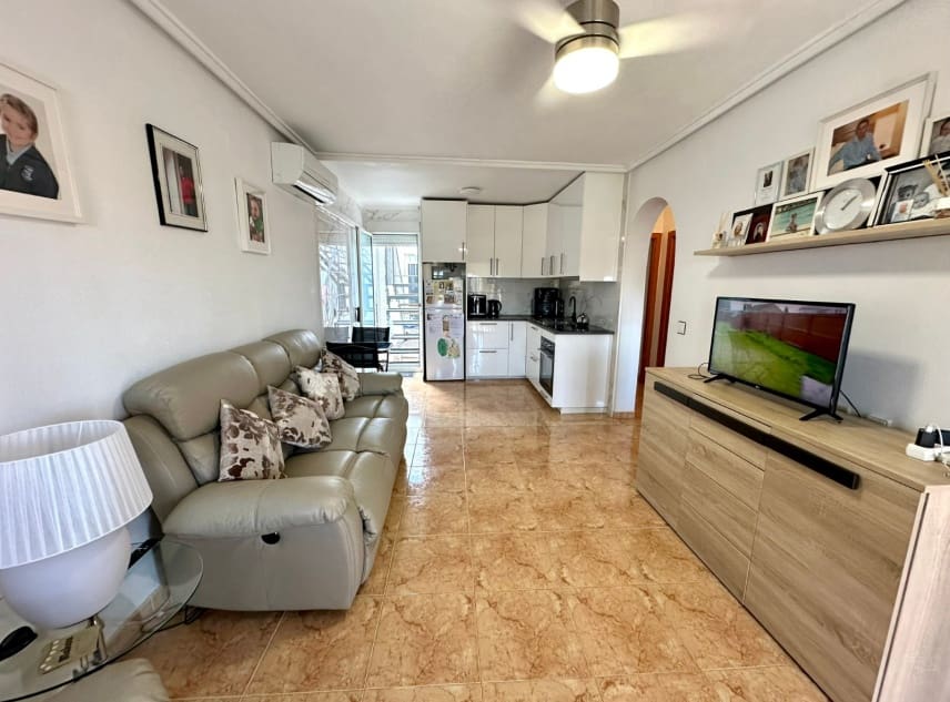 2 sypialnia Bungalow na sprzedaż w Torrevieja z basenem garażem - 148 950 € (Ref: 10158395)