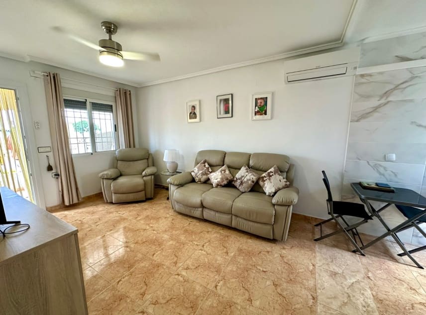 2 sypialnia Bungalow na sprzedaż w Torrevieja z basenem garażem - 148 950 € (Ref: 10158395)