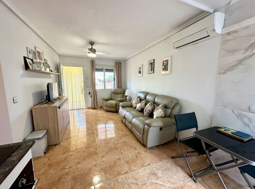 2 sypialnia Bungalow na sprzedaż w Torrevieja z basenem garażem - 148 950 € (Ref: 10158395)