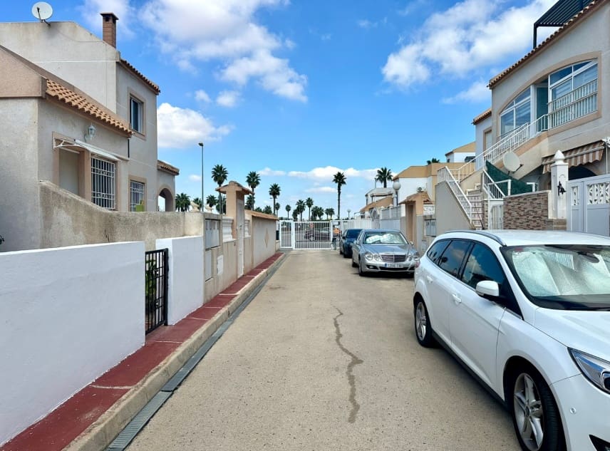 2 sypialnia Bungalow na sprzedaż w Torrevieja z basenem garażem - 148 950 € (Ref: 10158395)