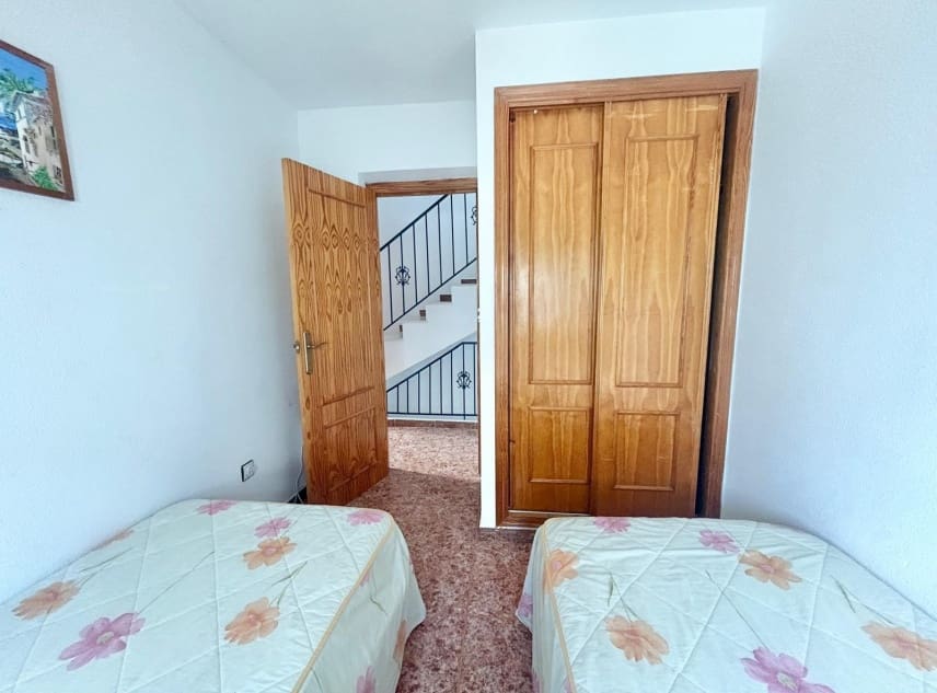 3 soveværelse Byhus til salg i Torrevieja med swimmingpool garage - € 195.000 (Ref: 10167287)