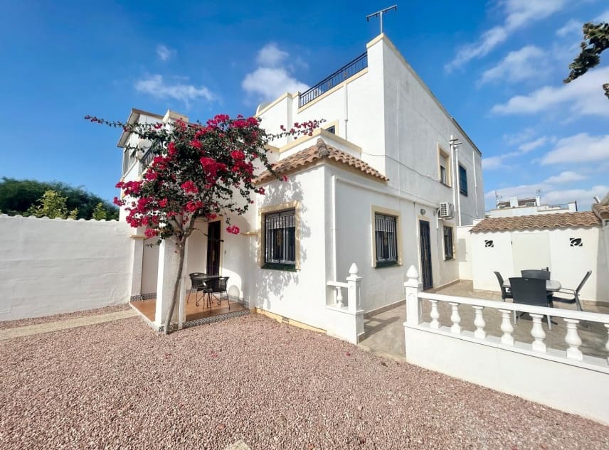 3 soveværelse Byhus til salg i Torrevieja med swimmingpool garage - € 195.000 (Ref: 10167287)