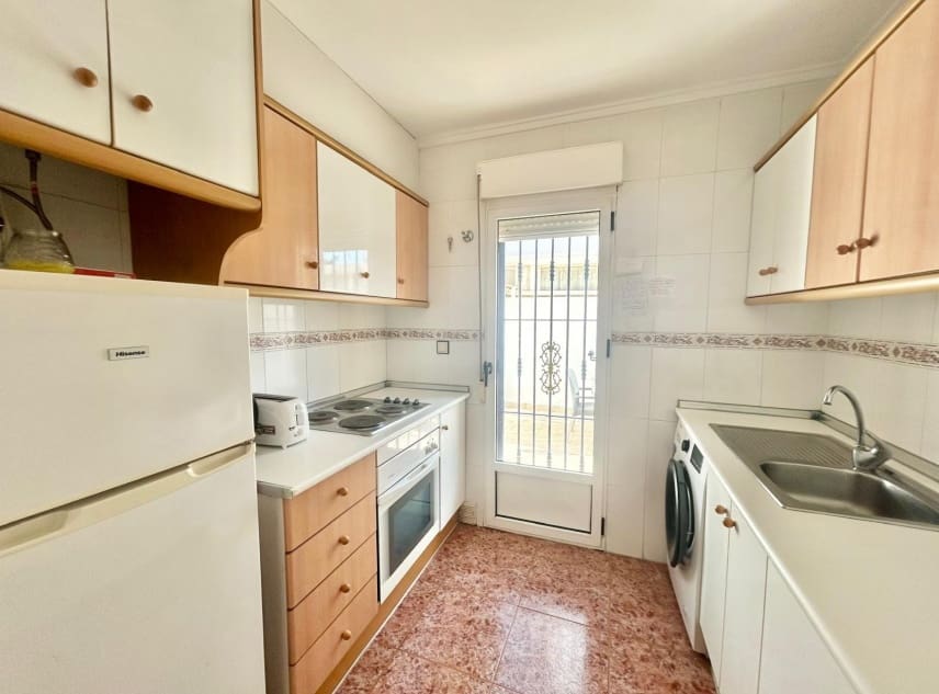 3 soveværelse Byhus til salg i Torrevieja med swimmingpool garage - € 195.000 (Ref: 10167287)