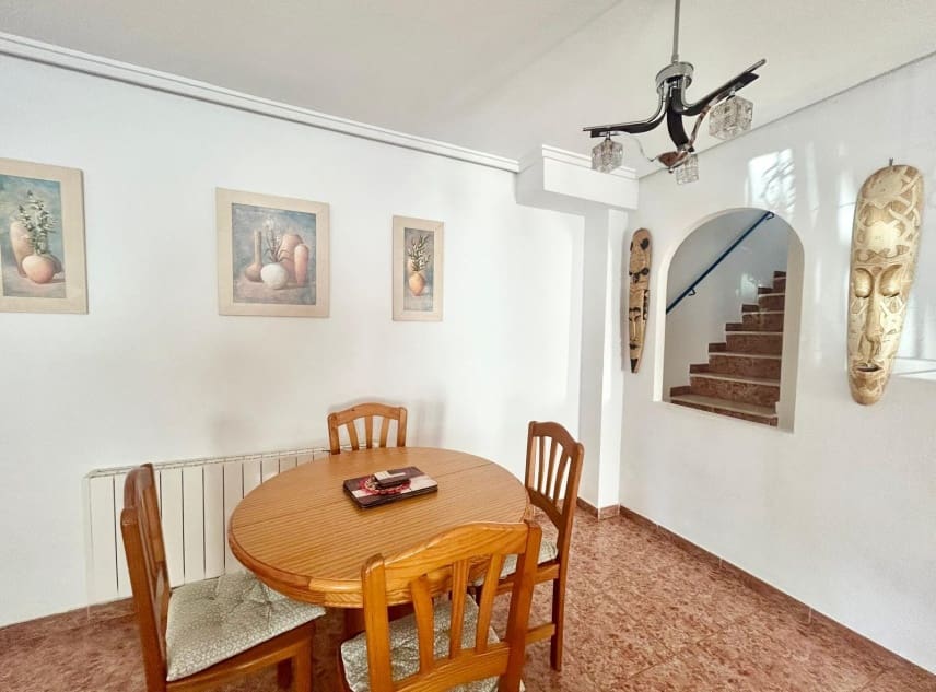 3 soveværelse Byhus til salg i Torrevieja med swimmingpool garage - € 195.000 (Ref: 10167287)