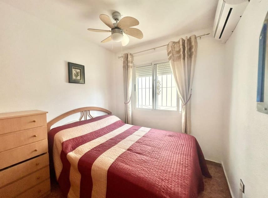 3 soveværelse Byhus til salg i Torrevieja med swimmingpool garage - € 195.000 (Ref: 10167287)
