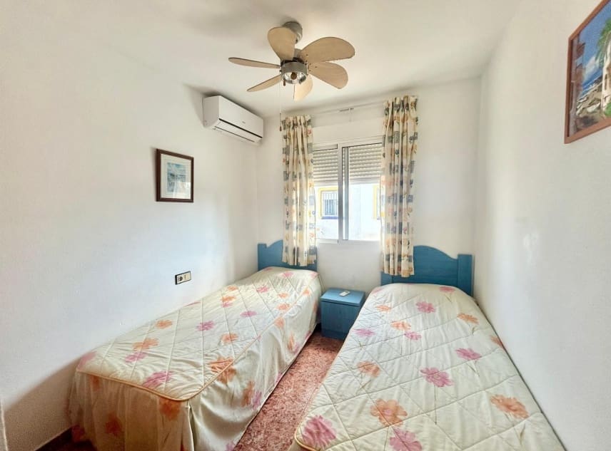 3 soveværelse Byhus til salg i Torrevieja med swimmingpool garage - € 195.000 (Ref: 10167287)