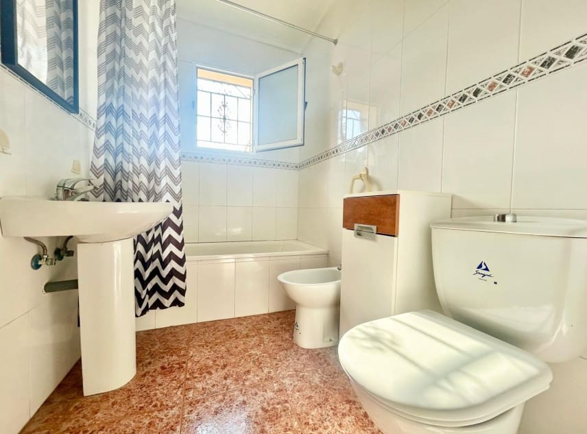 3 soveværelse Byhus til salg i Torrevieja med swimmingpool garage - € 195.000 (Ref: 10167287)