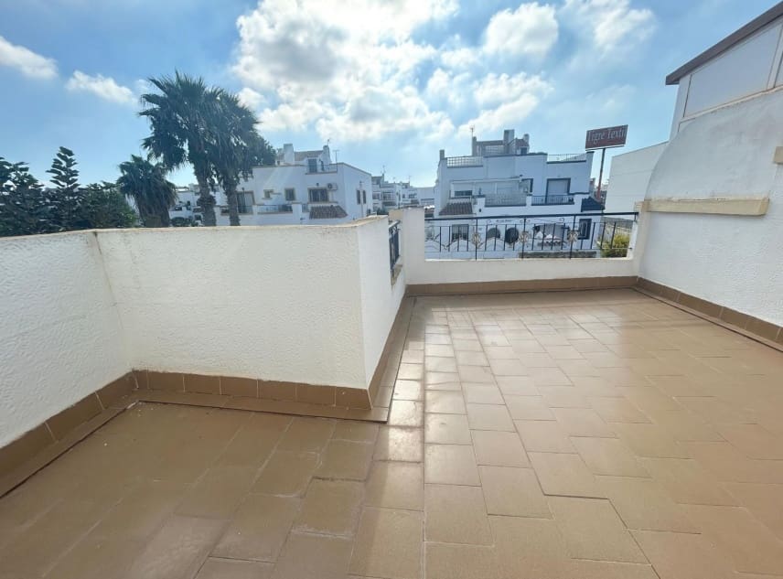 3 soveværelse Byhus til salg i Torrevieja med swimmingpool garage - € 195.000 (Ref: 10167287)
