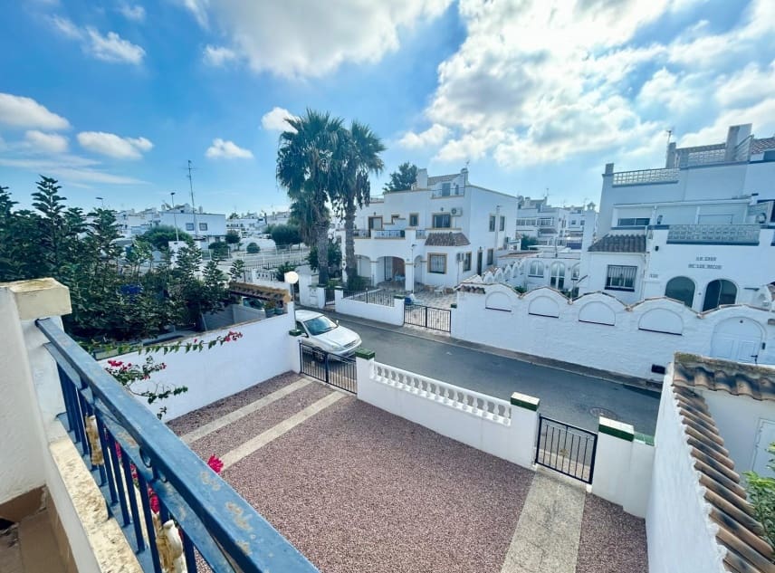 3 soveværelse Byhus til salg i Torrevieja med swimmingpool garage - € 195.000 (Ref: 10167287)