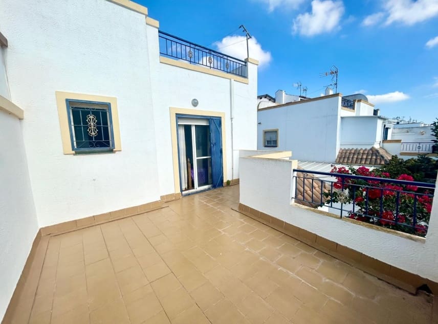 3 soveværelse Byhus til salg i Torrevieja med swimmingpool garage - € 195.000 (Ref: 10167287)