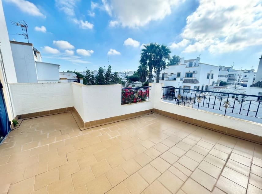 3 soveværelse Byhus til salg i Torrevieja med swimmingpool garage - € 195.000 (Ref: 10167287)