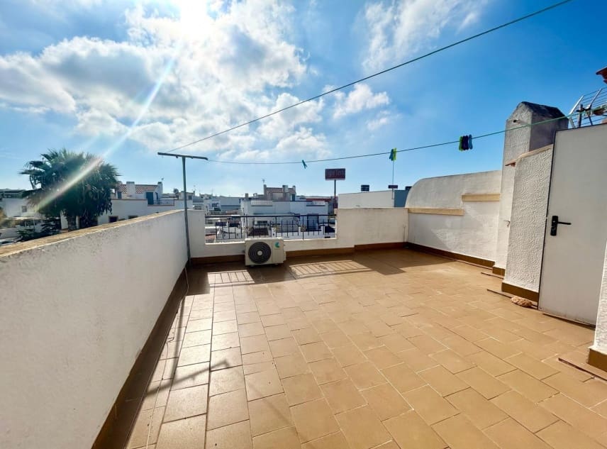 3 soveværelse Byhus til salg i Torrevieja med swimmingpool garage - € 195.000 (Ref: 10167287)