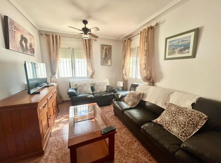 3 soveværelse Byhus til salg i Torrevieja med swimmingpool garage - € 195.000 (Ref: 10167287)