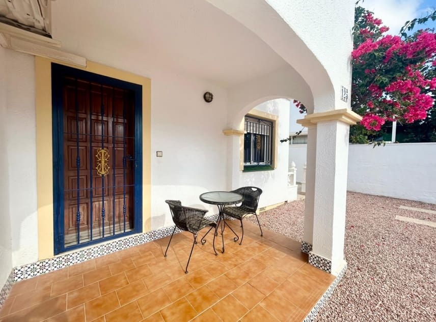 3 soveværelse Byhus til salg i Torrevieja med swimmingpool garage - € 195.000 (Ref: 10167287)