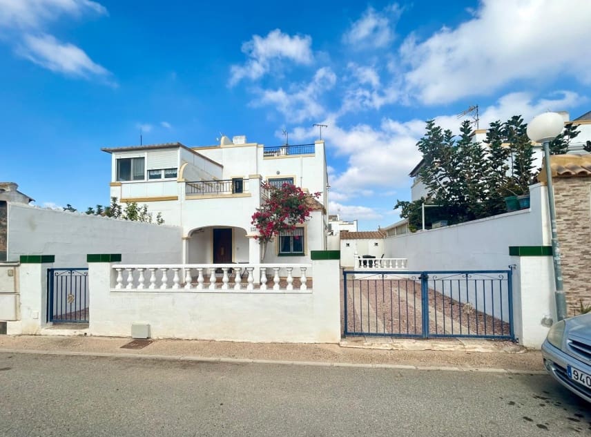 3 soveværelse Byhus til salg i Torrevieja med swimmingpool garage - € 195.000 (Ref: 10167287)